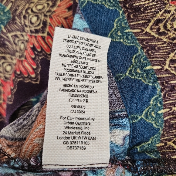 Free People Catch Me If You Can Shirt Cheetah Long Sleeve VNeck Button Top Small - Picture 10 of 10